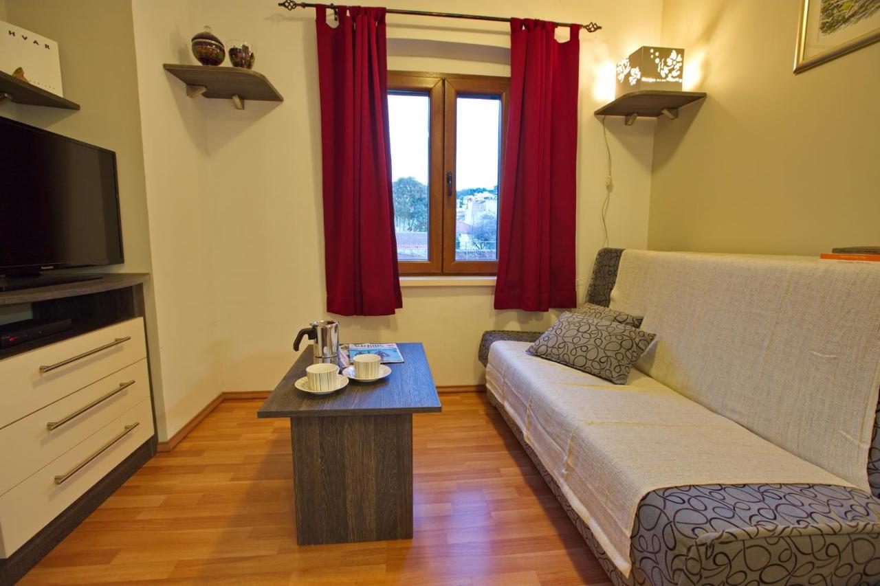 Apartments With A Parking Space Jelsa, Hvar - 8713 젤사 외부 사진