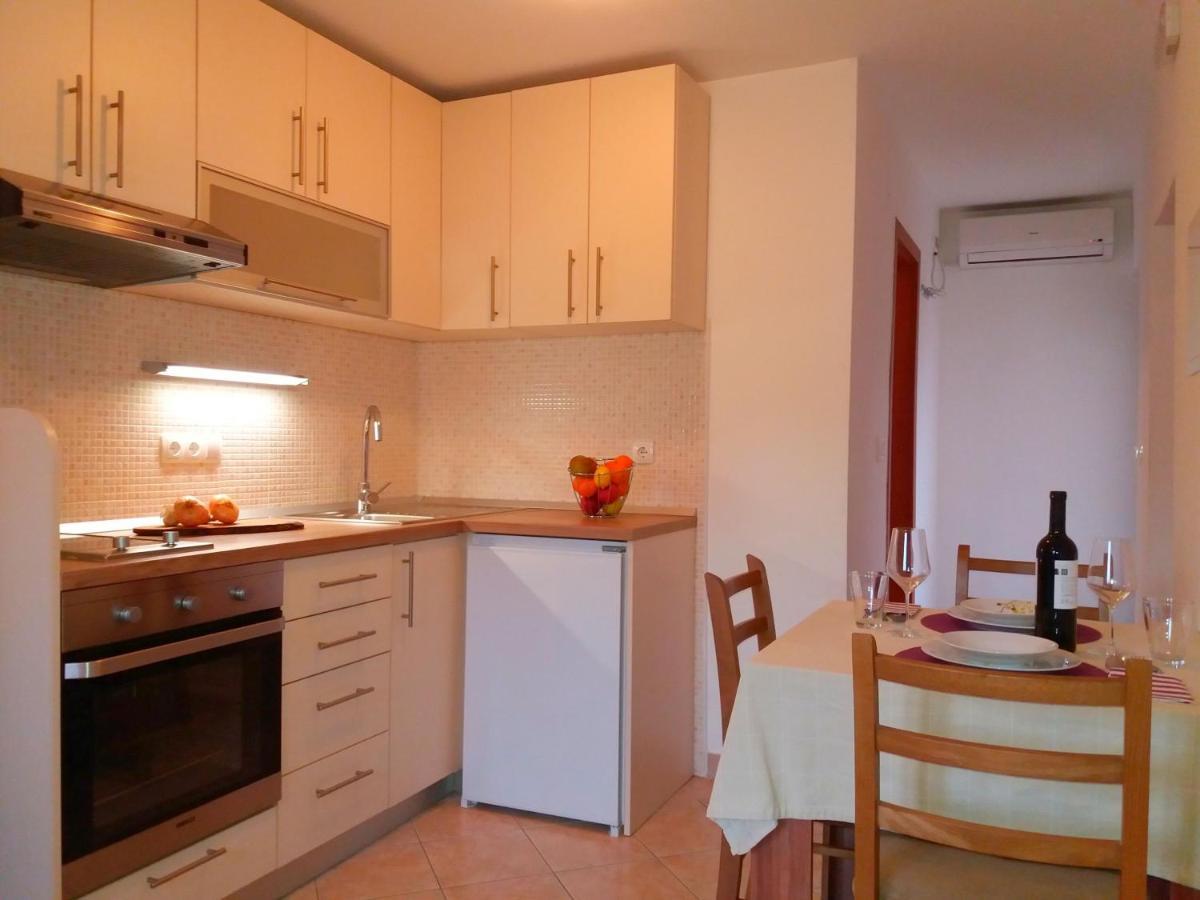 Apartments With A Parking Space Jelsa, Hvar - 8713 젤사 외부 사진