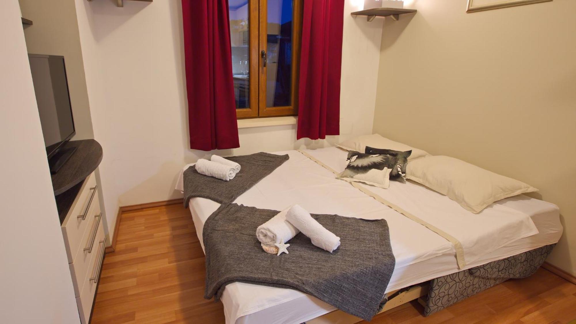 Apartments With A Parking Space Jelsa, Hvar - 8713 젤사 객실 사진